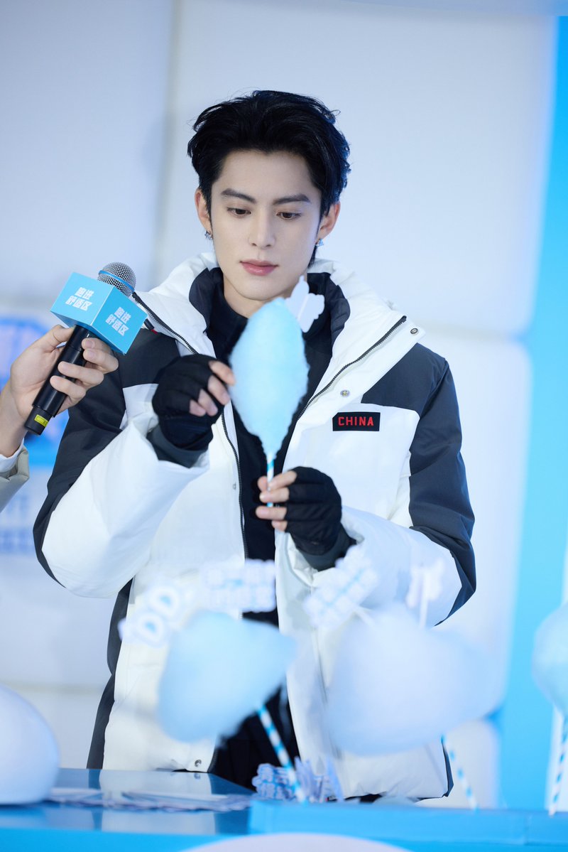 WangHediFolder's tweet image. 251026 Missed out on this #DylanWang studio weibo post of the Xtep event yesterday because they were restricted. 😶🌫️ #WangHedi 🍭 1/3