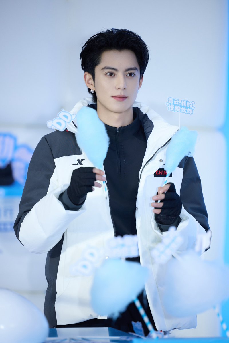 WangHediFolder's tweet image. 251026 Missed out on this #DylanWang studio weibo post of the Xtep event yesterday because they were restricted. 😶🌫️ #WangHedi 🍭 1/3