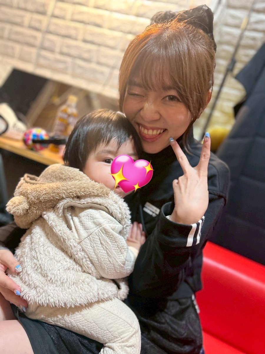 美月 昨日来てくれた皆様ありがとうございました ニーハイソックスなんて