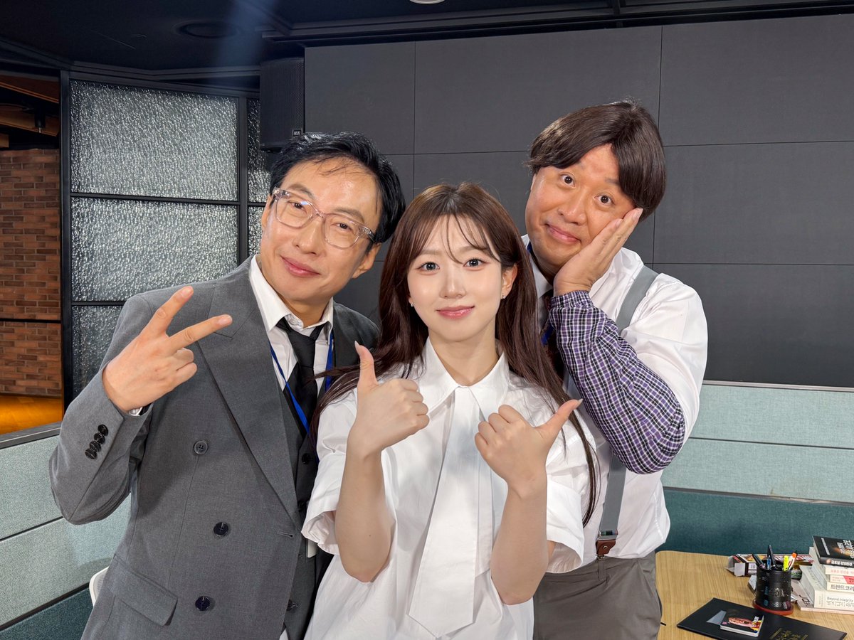 NMIXX_official's tweet image. [📸] #하수처리장

ʕ ⊃･ ◡ ･ ʔ⊃✒️📑
🔥 youtu.be/pSp7BH9edOI

#NMIXX #엔믹스
#해원 #HAEWON
#BlueValentine
#NMIXX_BlueValentine