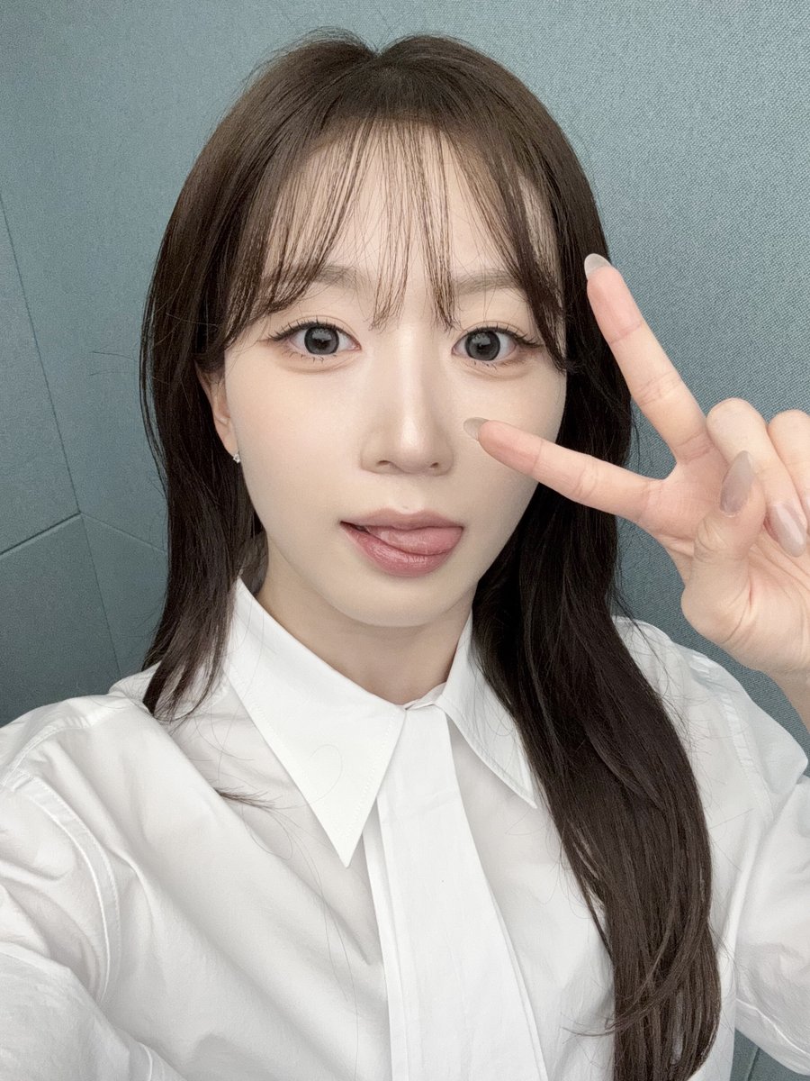 NMIXX_official's tweet image. [📸] #하수처리장

ʕ ⊃･ ◡ ･ ʔ⊃✒️📑
🔥 youtu.be/pSp7BH9edOI

#NMIXX #엔믹스
#해원 #HAEWON
#BlueValentine
#NMIXX_BlueValentine