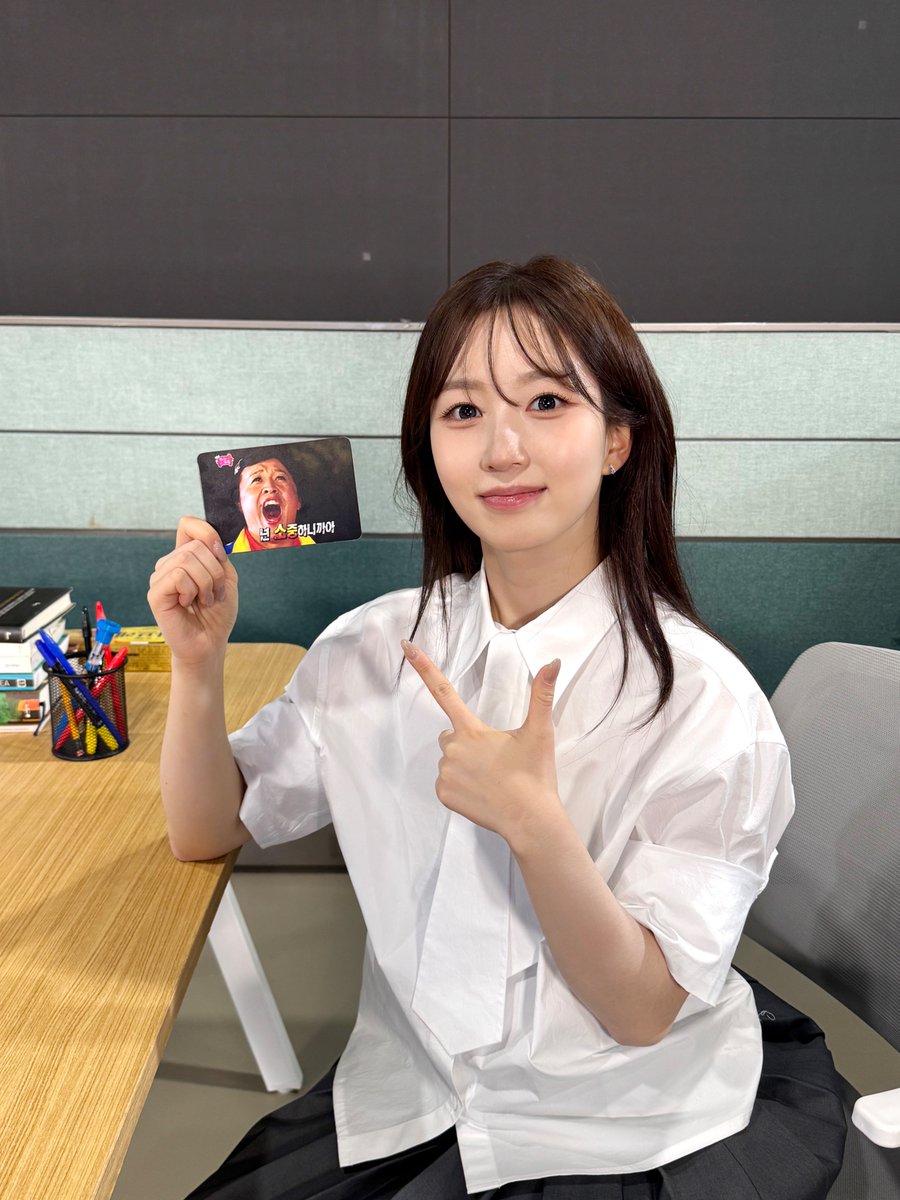 NMIXX_official's tweet image. [📸] #하수처리장

ʕ ⊃･ ◡ ･ ʔ⊃✒️📑
🔥 youtu.be/pSp7BH9edOI

#NMIXX #엔믹스
#해원 #HAEWON
#BlueValentine
#NMIXX_BlueValentine