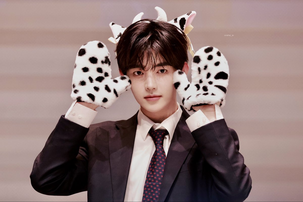 🐻

【2025.10.21 MP팬싸】
#ZHANGHAO #장하오 #ジャンハオ #章昊
#ZEROBASEONE  #ZB1  #제로베이스원