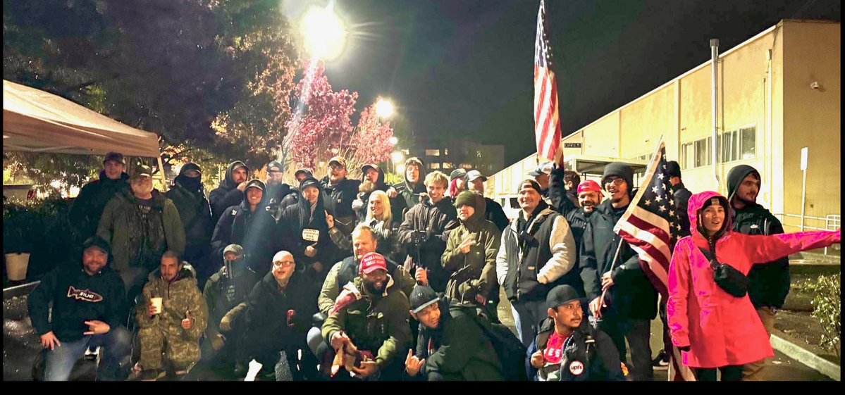 camhigby's tweet image. I want to extend my gratitude to the folks in this photo (and the ones who aren’t) 
Half of them came to shine a light on the situation in Portland. The other half came to protect. 
We all came together, and the camp came down.