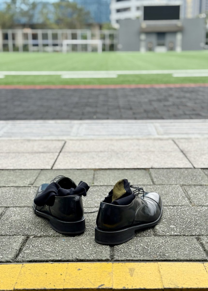 senti475098101's tweet photo. Someone is leaving his gear unattended.
👞 what shall we do? 🧦 https://t.co/oZmSXkniCL