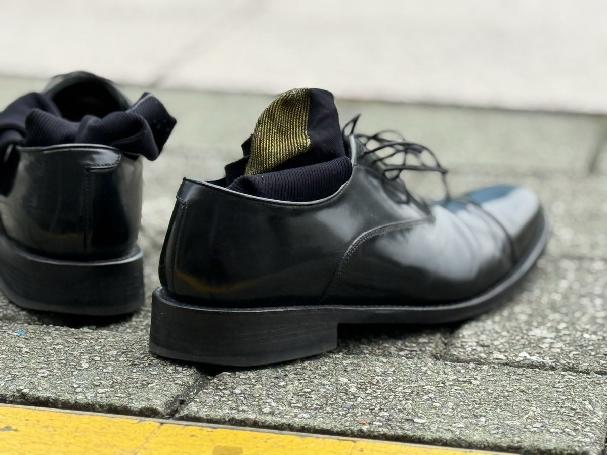 senti475098101's tweet photo. Someone is leaving his gear unattended.
👞 what shall we do? 🧦 https://t.co/oZmSXkniCL