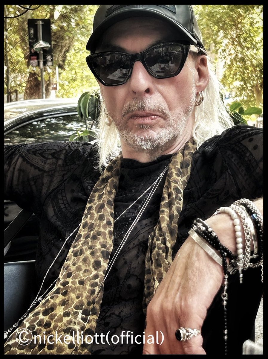 nickelliottinfo's tweet photo. Monday back in England and it’s good to get back into the old routine
@nickelliottrock
@nickelliottinfo
@beaverbrookes23
#monday #mondaymotivation #backinblighty #home #nickelliottrock #nickelliottinfo #nickelliottrockartphotographer
nick elliott rock art photographer (official) https://t.co/AsOh1txDwx