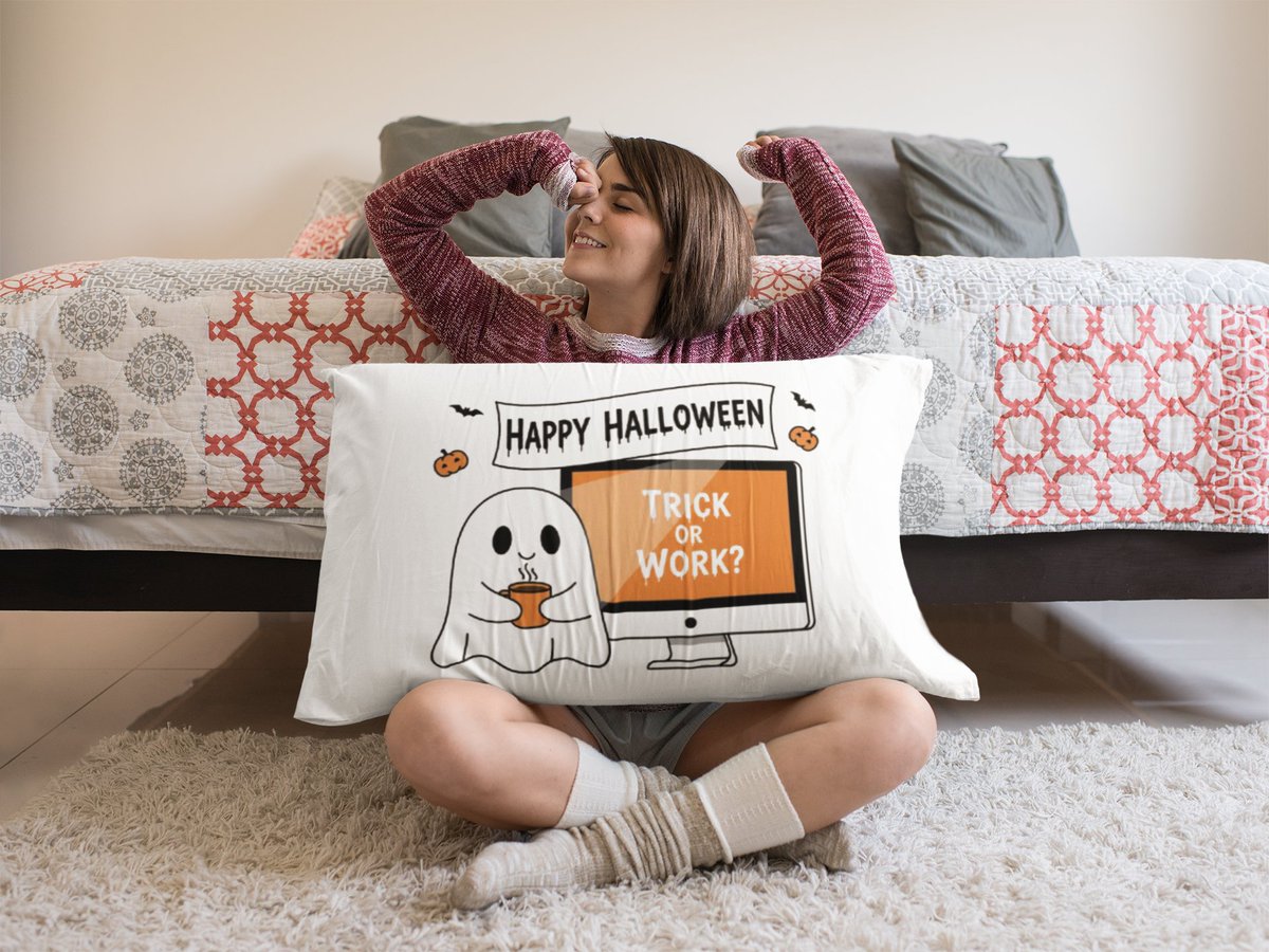 creativehub_01's tweet photo. Not everyone’s trick-or-treating—some are working through spooky season.

💬 Comment 💀 if you’re working instead of trick-or-treating this Halloween.

Minimal, clean, bold—for workaholics with Halloween spirit 🕯️ https://t.co/OBKvmzDMmE