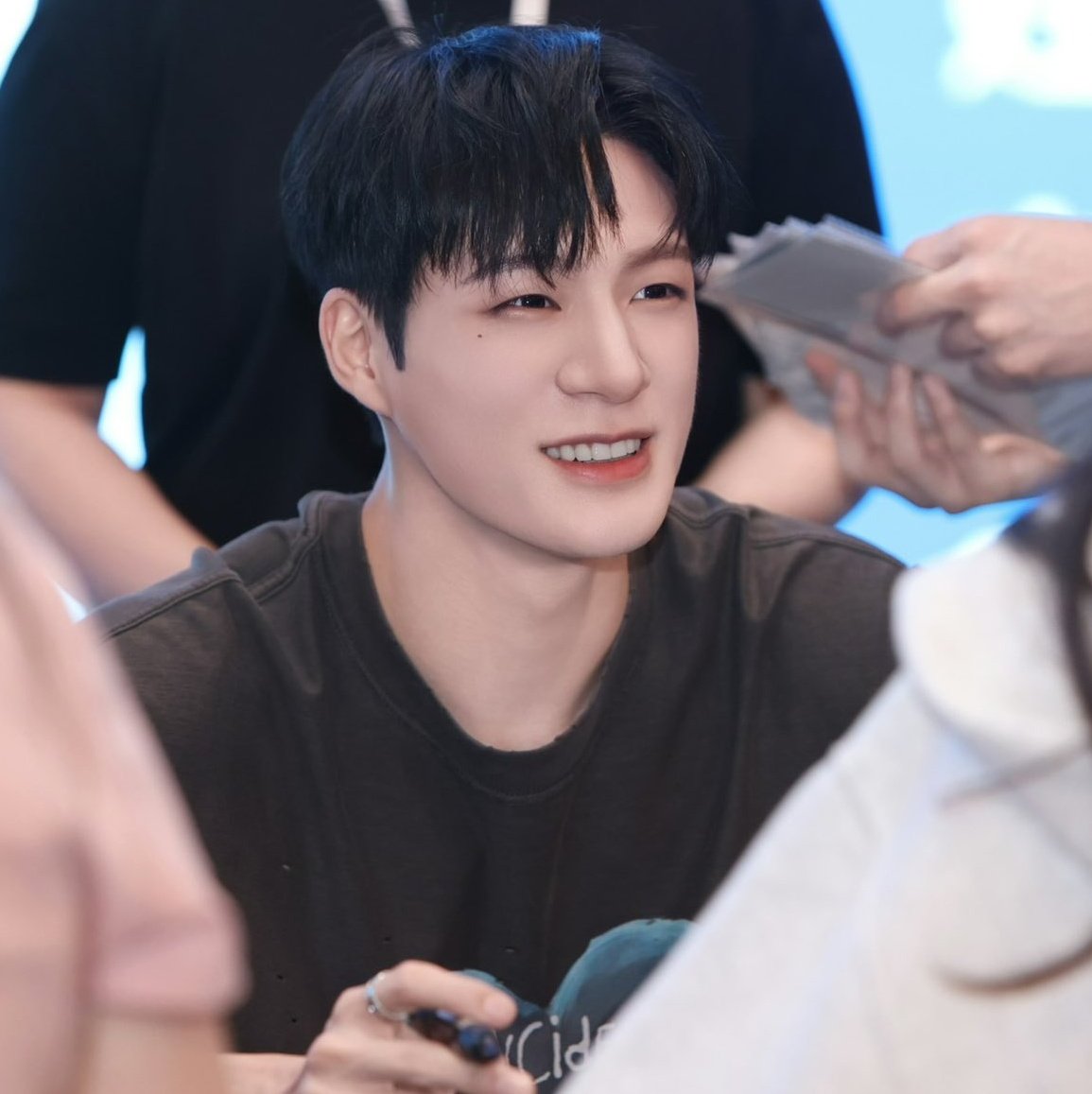 jungshasa's tweet image. handsome                                                pretty