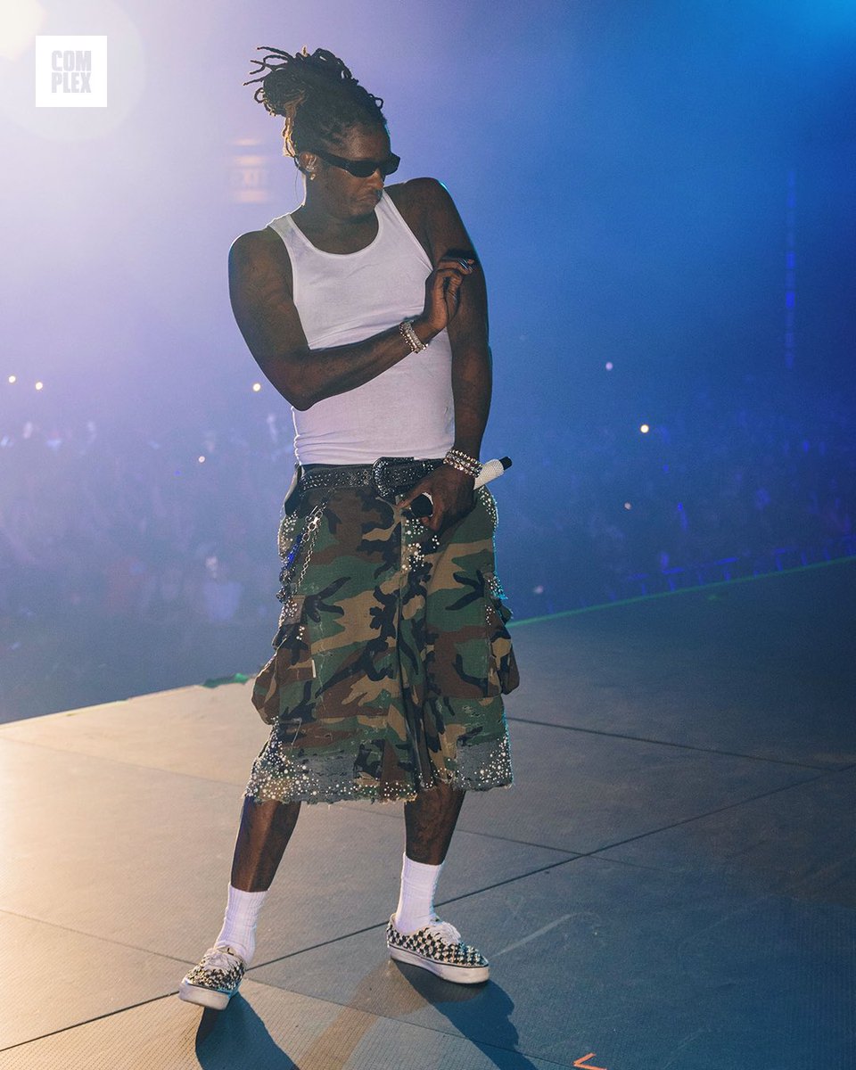 ComplexSneakers's tweet image. Young Thug performing at ComplexCon in the Mattias Gollin x Vans ✨