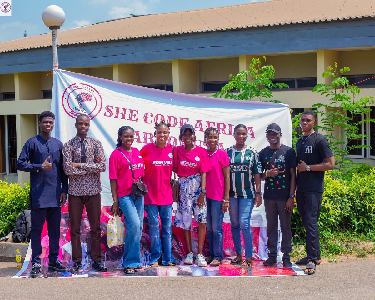 OladetounGee's tweet image. For the past 3 amazing years, I’ve volunteered at  @SheCodeAfrica as the @SCA Abeokuta Chapter Lead and it’s been an incredible ride. Over these past three years, I’ve learnt that It’s easy to complain about the gender gap,but change starts when you actually do something about it