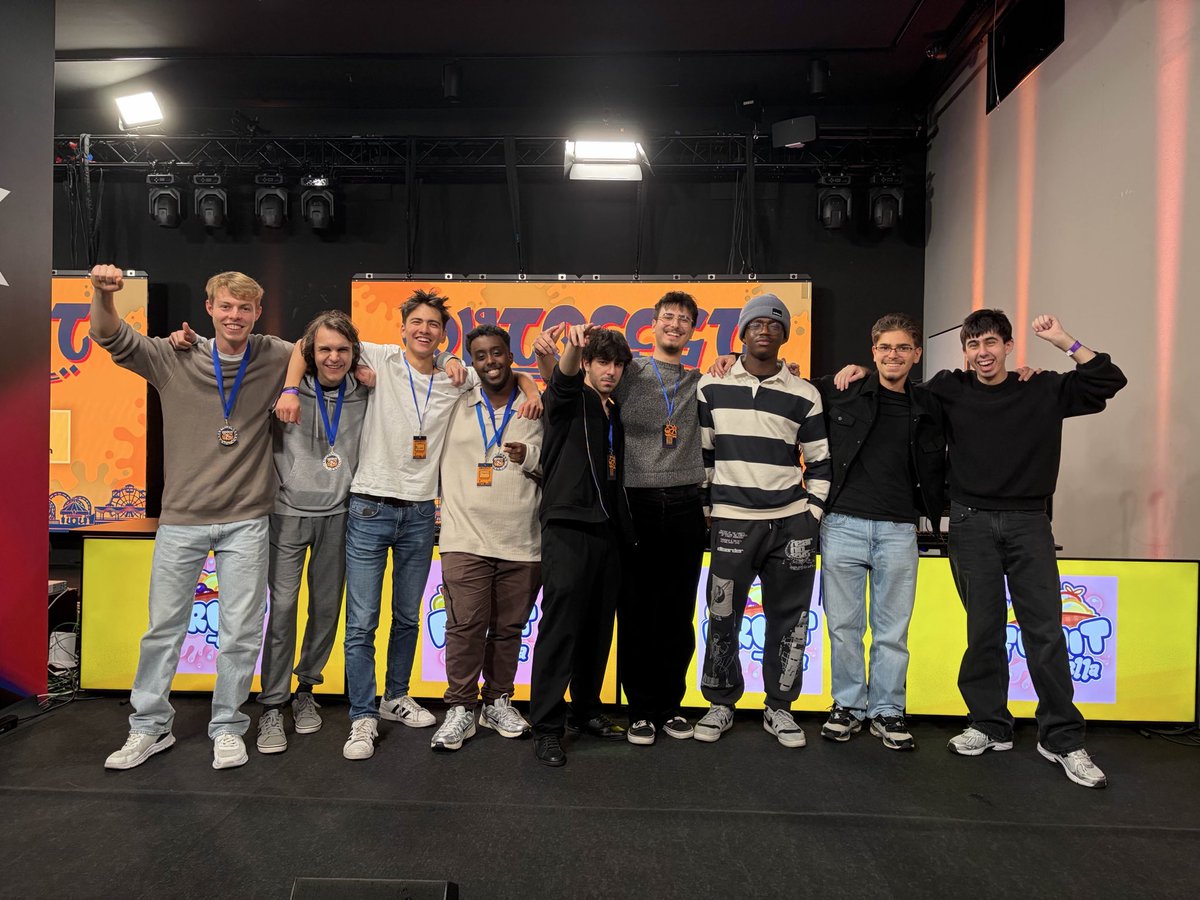 Same goes for my German speaking brothers <a href="/slurpy_fishy/">Slurp</a> <a href="/Punch8425/">Punchy - パンチ</a> <a href="/HyeoNEW_/">Hyeon</a> <a href="/k7_phoenix/">phoenix</a> <a href="/CC_Spl_/">CC</a> <a href="/Patent_Pelikan/">™Peli</a> <a href="/adeade062/">AGATE</a> Me @Crowny_A 
Had a shit ton of fun with everyone and wanna thank everyone for the nice experience.
Maybe we‘ll meet at another lan