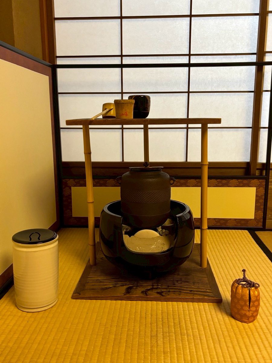hoseitea's tweet photo. こんにちは！法政大学茶道研究会です🍂10月12日(日)に靖国神社の行雲亭にて、秋季定例茶会を開催致しました！
当日お越しくださった皆様、誠にありがとうございました🙇🏻‍♀️ https://t.co/v98wLa94pH