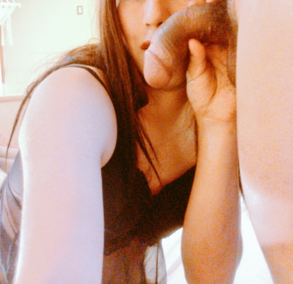 Me dijeron que mi dieta consistía en tomar leche antes de dormir, pero es mejor tomarla directamente del envase, tibia, rica y nutritiva 👌🏻💦😋🥰🤭🤭🤭