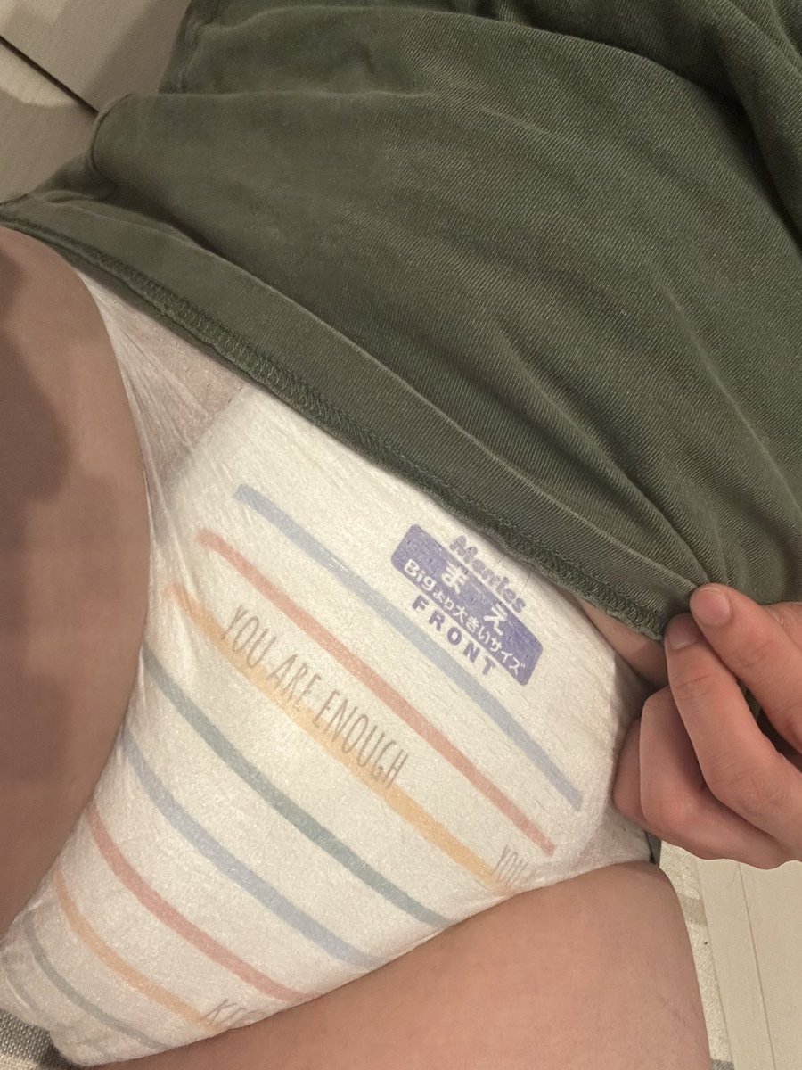 忙しくてぜんぜんおむつ履けてなかった…
今日はメリーズのB+履いてます！

#おむつ 
#ABDL
#おむつ男子 
#おむつ好き
#おむつ好きな人と繋がりたい