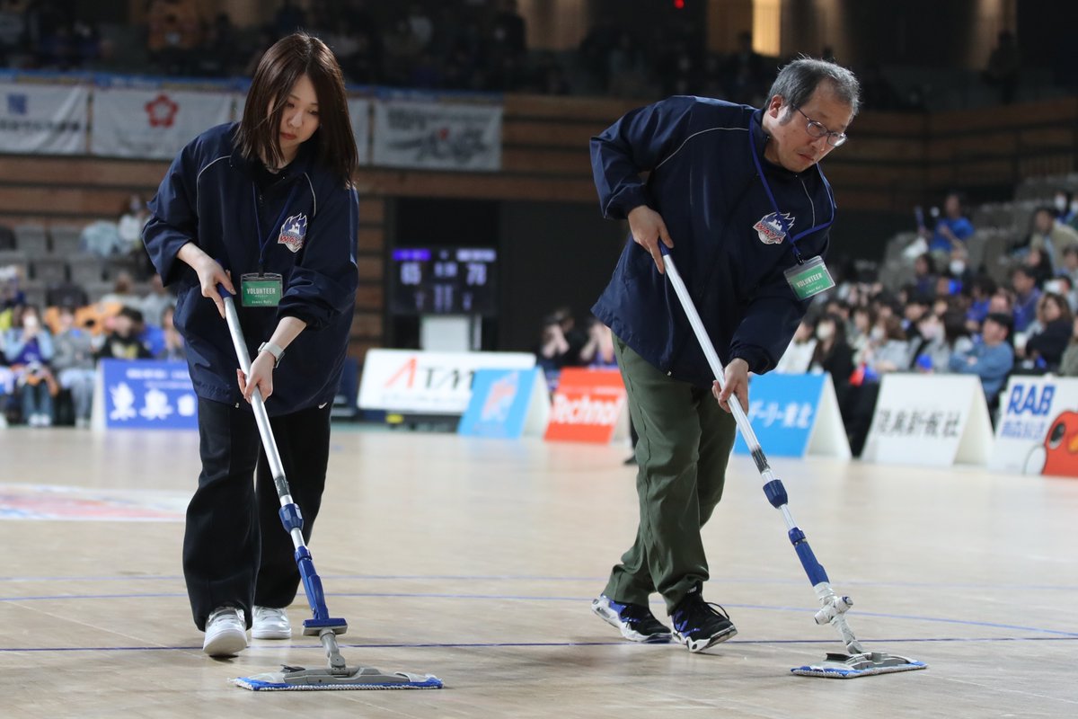 \\ 運営作業って何をするの❓//

運営作業は、プログラムの配布や場内案内、コートスイーパーなど運営のサポートをします🏀

📅試合当日
🕑10:50～18:00（予定）
🎒内履き・軍手持参
✅お弁当・飲料水支給
⚠️変更となる場合もございます。

🔗aomori-wats.jp/news/detail/id…

#青森ワッツ