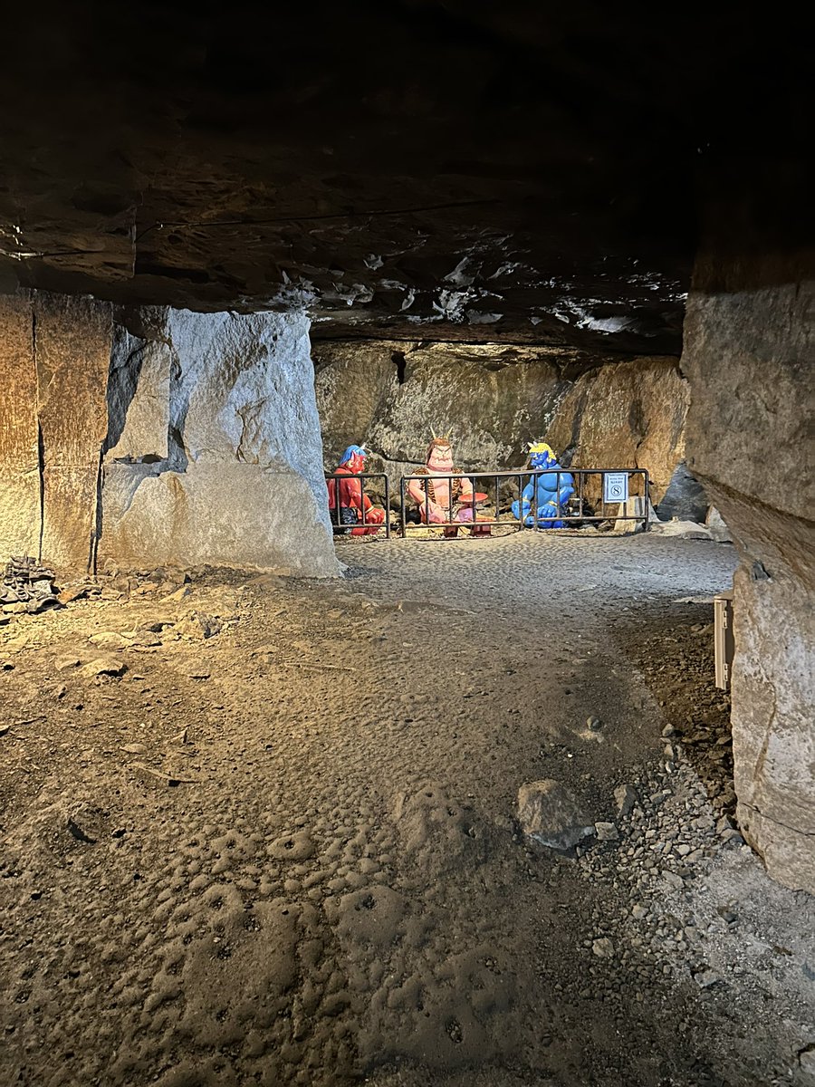 サイン有り　人間と怪物の間　呪いの地下室 呪いの密室 攻略情報 | AppSeed Inc.