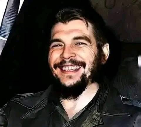 لاتيأسوا فعادة مايكون أخر مفتاح في مجموعة المفاتيح ، هو المناسب لفتح الباب ،

مهما طال طريق الكفاح فلابد من يوم ترفرف فيه أعلام الحرية وتسقط فيه أقنعة الخونة،
تشي غيفارا