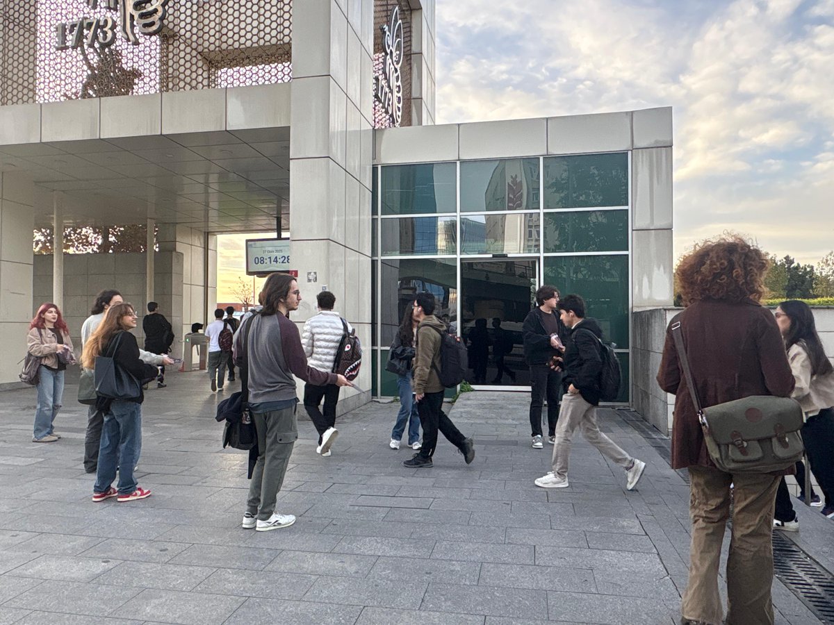 itufkf's tweet photo. İTÜ Arıkapı'da "Cumhuriyet için Bağımsızlık, Bağımsızlık için Devrim" bildirilerimizi dağıtarak sıra arkadaşlarımızı 29 Ekim'de birlikte yürümeye çağırdık.

29 Ekim'de saat 16.00'da Kadıköy Boğa Heykeli önündeyiz! https://t.co/zfI97YHBlw