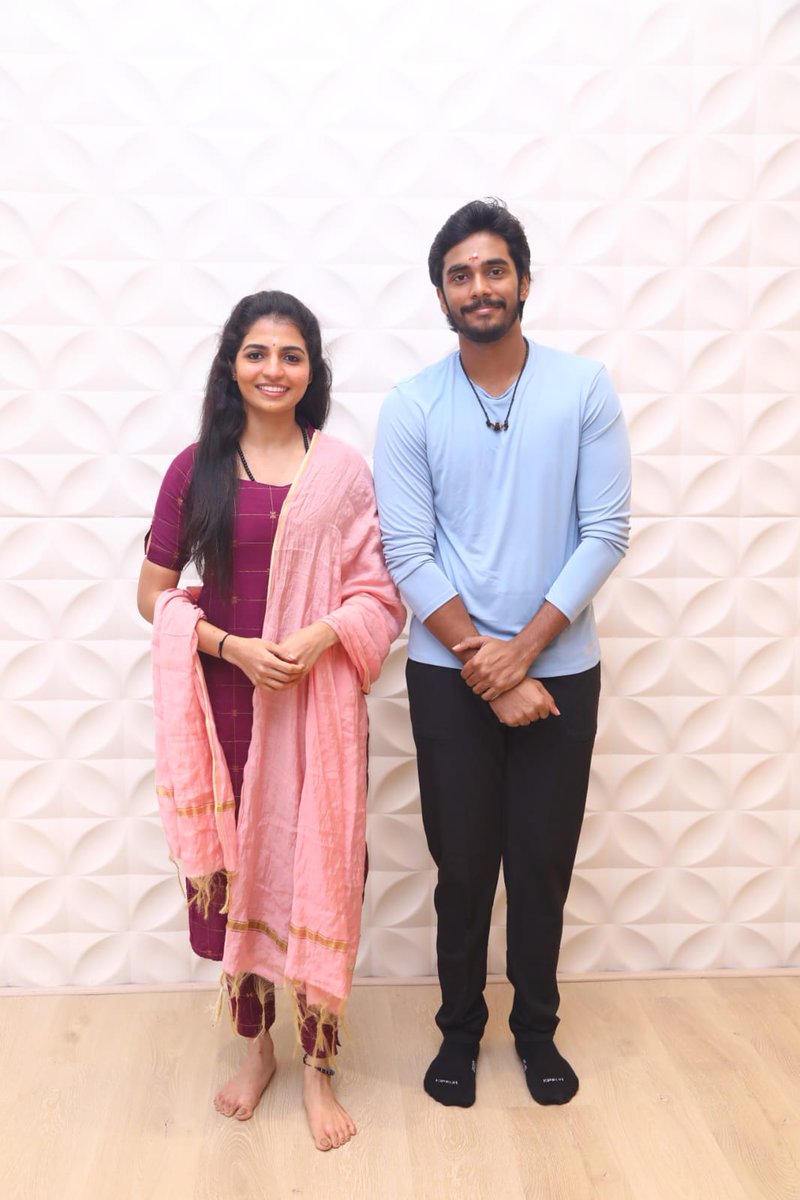 Chowdrey_Pro's tweet image. Heartiest congrats to #pavish  brother on the grand launch of his next cinematic venture.  Blessed by the legendary #KasthuriRaja sir .  Wishing you epic success! 
⭐#Pavish ❤️ #nagadurga

Directed by #MageshRajendran 
Produced by Mr.@dhananjayag sir ,Mr.
Dinesh Raj.