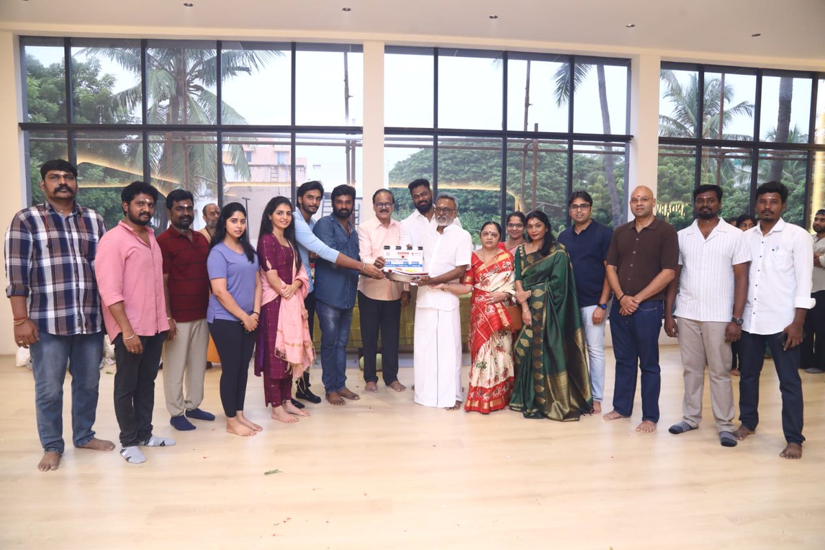 Chowdrey_Pro's tweet image. Heartiest congrats to #pavish  brother on the grand launch of his next cinematic venture.  Blessed by the legendary #KasthuriRaja sir .  Wishing you epic success! 
⭐#Pavish ❤️ #nagadurga

Directed by #MageshRajendran 
Produced by Mr.@dhananjayag sir ,Mr.
Dinesh Raj.