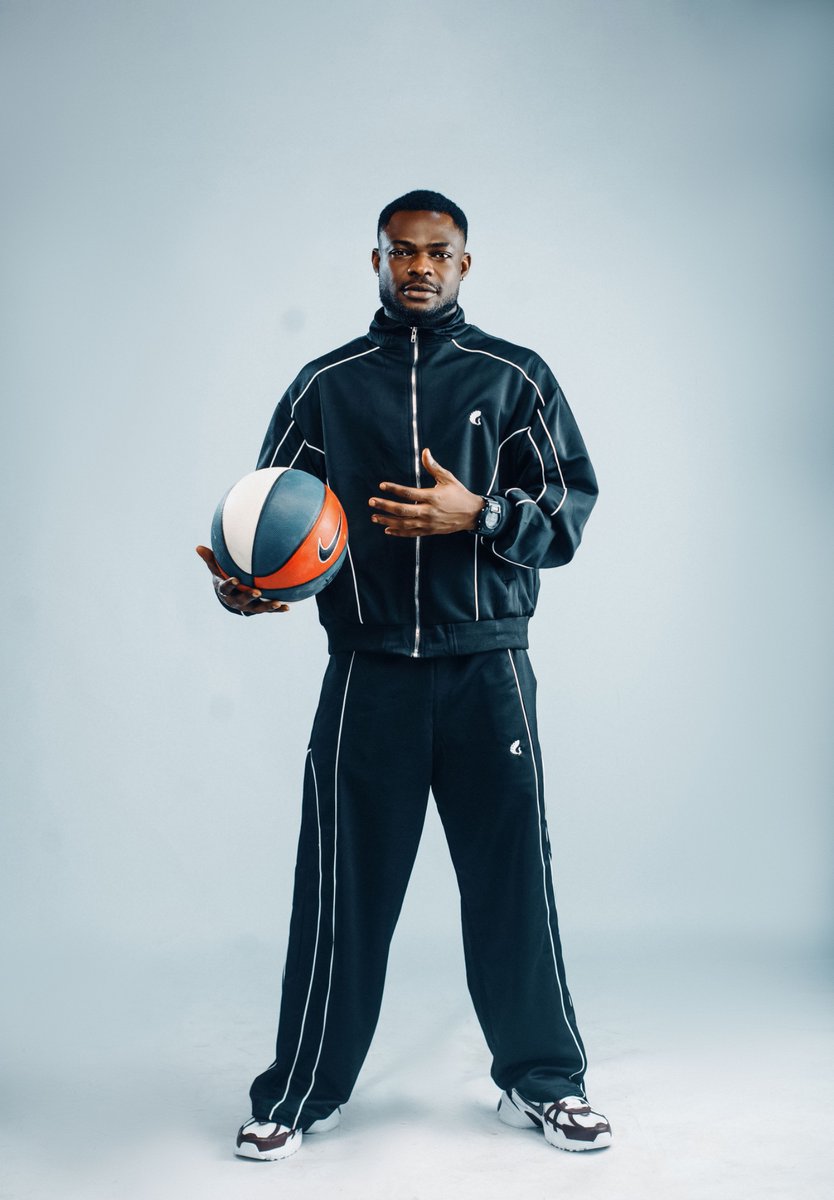 mogthagr8t's tweet photo. @mogthagr8t  for Peter Leo X Nike V2k run sneaker. 

13th November 2025
https://t.co/PXyl8bznDI https://t.co/fQyOna37Mg