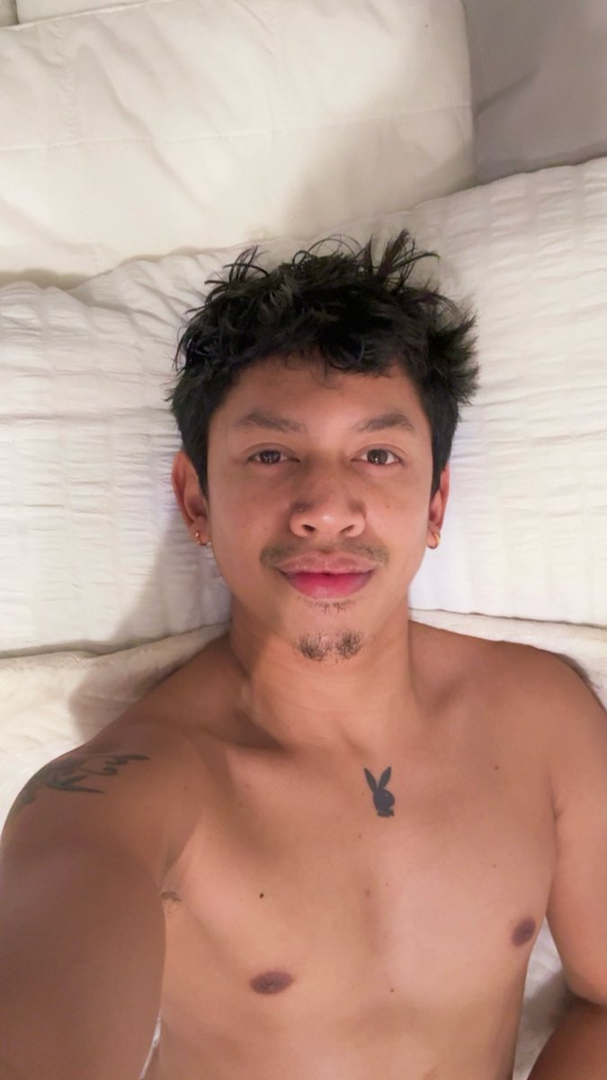 aeniminea's tweet photo. My hair is looking healthy today 🙂‍↕️ #gaysian #haircare https://t.co/lB9ZLeQ1Rn