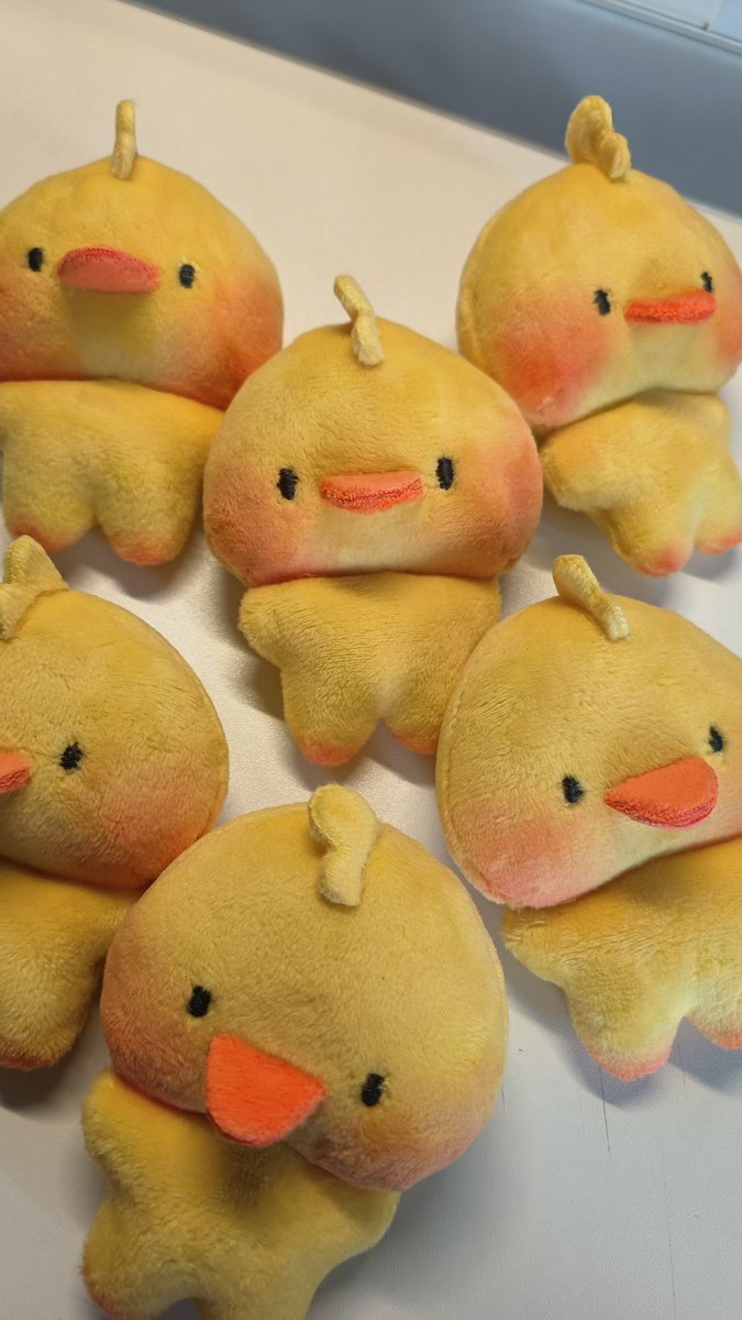 8cm binu plush arrived today! 🐥🥹 

it will include an art card and a plush bag so you can bring him with you anywhere 🥹

✨ limited stocks will be available at patrons of the arts originals 2 this nov 15-16!