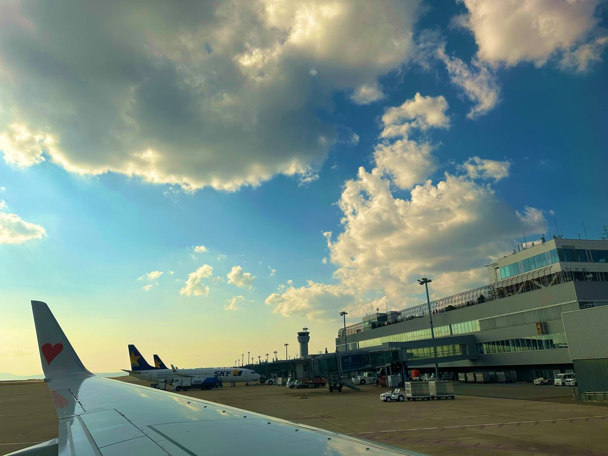地元神戸に帰って来ました！
気温高め半袖でも過ごせます🌤️

富士山を上空から🗻

#イマソラ
#神戸市内