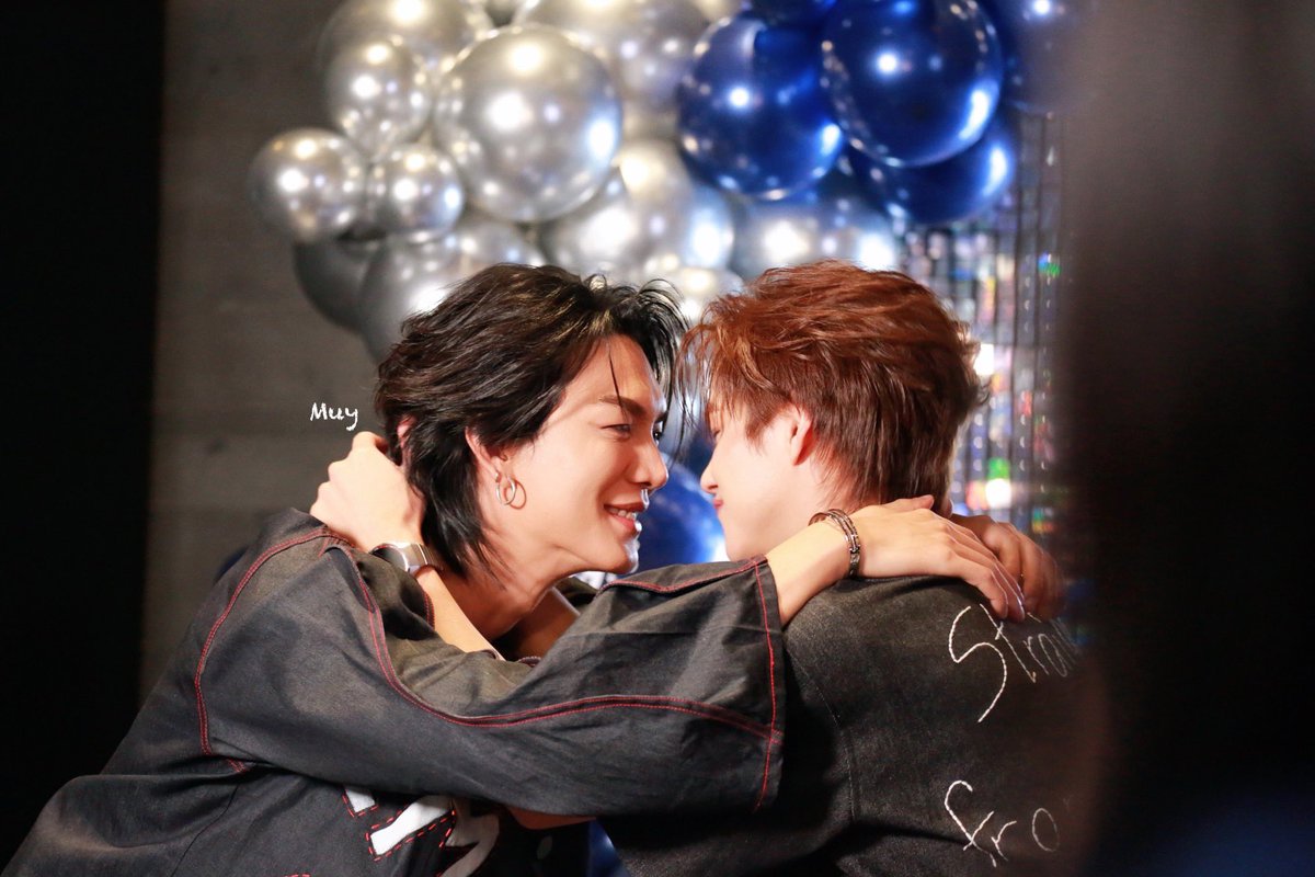 Muysupapornn's tweet photo. ตามองตา❤️
เธอไม่เขิลแต่คนดูเขิลตัวบิดแล้วนะ

#ITSSKINxBoatOatParty 
#BoatOat
#BoatYongyut @Yong_yutt 
#Oatpasakorn @oat_psk https://t.co/zDeOzZmKRE