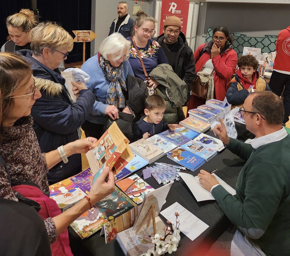 Pour fêter Halloween et la sortie du deuxième volet de ma saga Morbida Tralala, je dédicacerai durant 5 jours : ce lundi 27, mardi 28, mercredi 29, jeudi 30 et vendredi 31 octobre, de 10h à 18h, au rayon librairie d’Auchan Brétigny.
#MorbidaTralala #Halloween2025 #LectureJeunesse