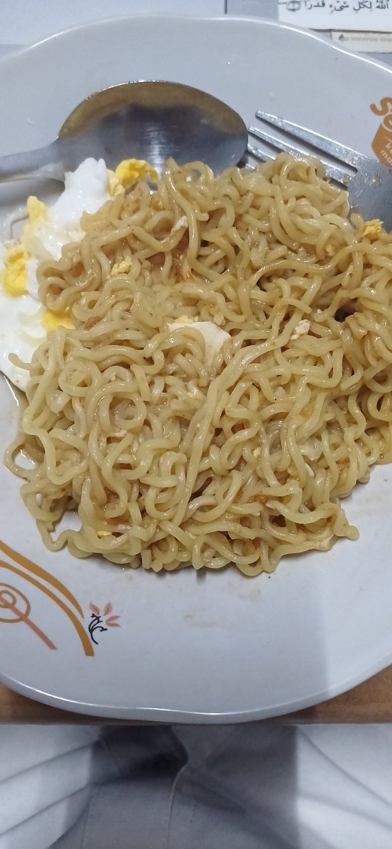 mantep nih, ujan petir makan indomie 😊