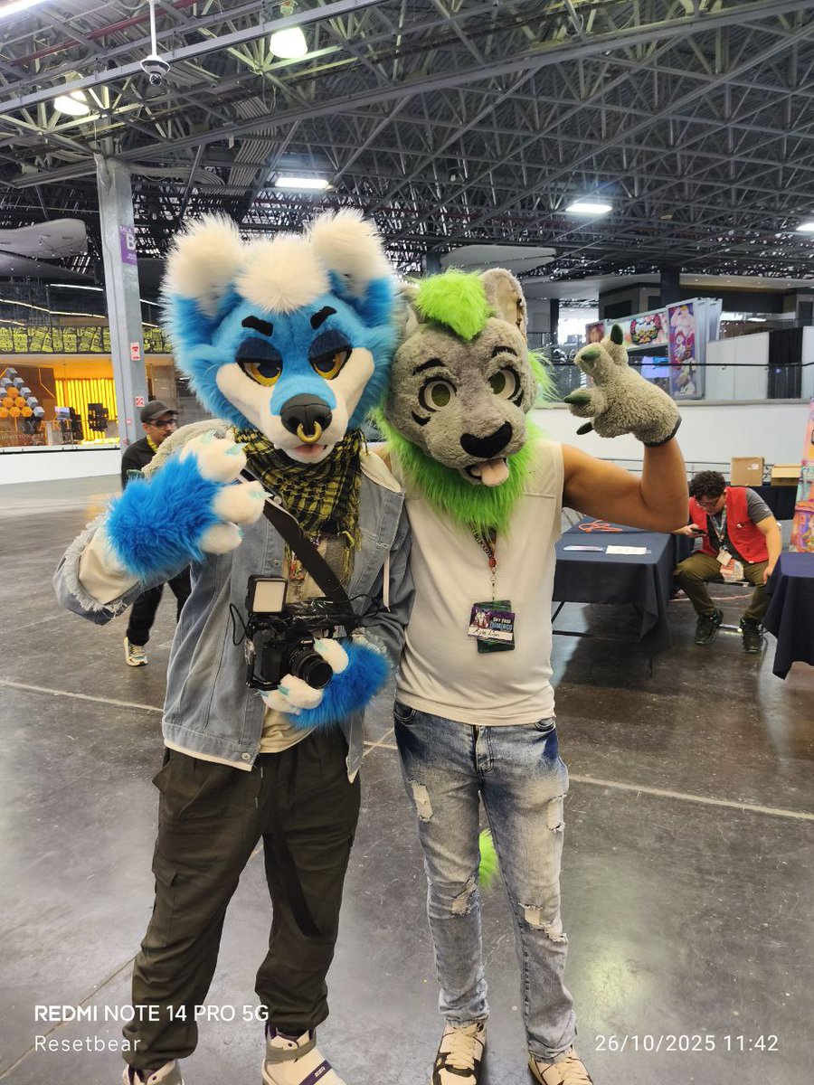 Fotos importantes en la <a href="/Confuror/">Confuror 2026</a> para mí, mi primara experiencia en esta conversación, la verdad me la pasé agusto, :3
#furry #fursuit #furryfandom