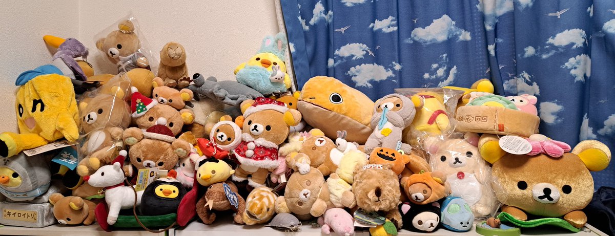 yu_f_show's tweet photo. ぬいぐるみの壁掛け収納買って、これだけ入れたら片付くだろうと思ったけど、転がってた子たち拾ったら全然棚ごちゃごちゃなんだけどなんで？
もう１個収納買うかー https://t.co/5IgjdUn6wa