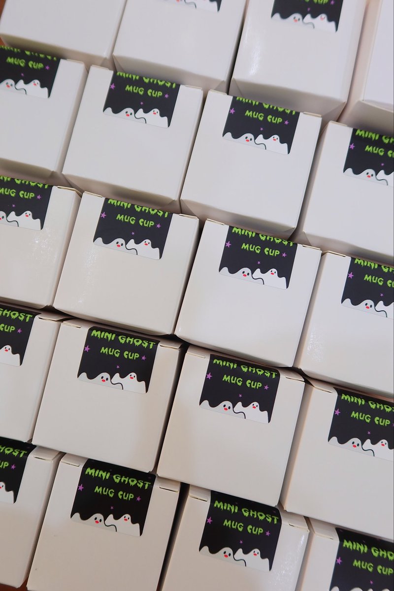 흑흑 많이 주문해주신 덕분에 
오늘도 열심히 포장중인 유령키링🖤
차근차근 순차배송 중입니다!!!

이번주 중으로는 모두 출고될 예정이오니
조금만 기다려주세요👻