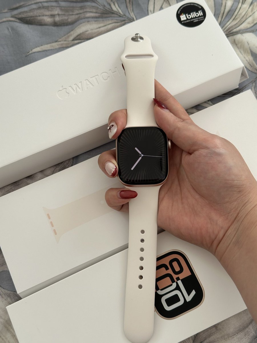 Shanazwardhana's tweet photo. WTS Apple watch series 10 
Rose gold, 46mm

Kondisi pemakaian pribadi (normal)
Garansi blibli sampai akhir december
Kabel charge, unit dan box lengkap

5,7jt nego
COD harapan indah, bekasi atau bisa lewat ijo https://t.co/kyx8umek5Z