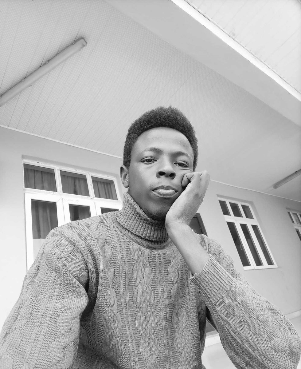 Mareola_Mabs's tweet image. Got into tech in 2022.
But technically, I started building Wapka sites on my phone back in 2013.
Spent 2 years mastering vanilla JS, thinking devs need to know everything.
Turns out… we don’t.
But the suffering built character and solid debugging skills 💪
#webdeveloper #dev