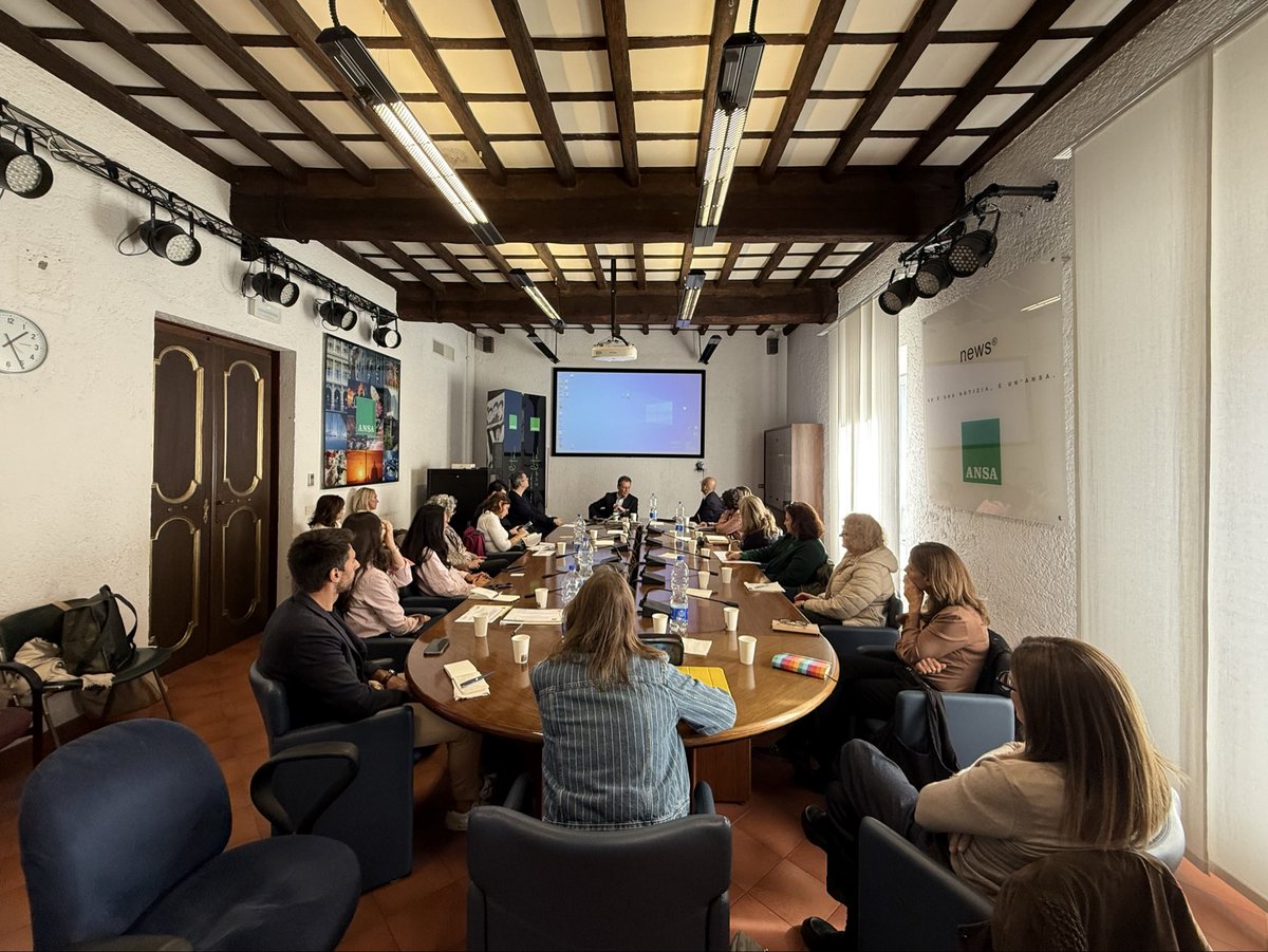 IDMO_it's tweet image. 📌Giornata di formazione per docenti con IDMO, @Agenzia_Ansa in collaborazione con il @MIsocialTW su #informazione, #giornalismo e #disinformazione nell’era digitale.