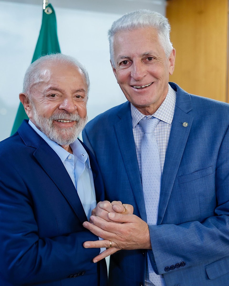 🎉 Parabéns, presidente Lula! ⭐️

Hoje, o maior líder popular do Brasil completa 80 anos — de operário a presidente, sempre na luta por dignidade, direitos e por um Brasil mais justo, democrático e soberano. 🇧🇷❤️

Feliz aniversário, presidente! Rumo ao TETRA! ✨