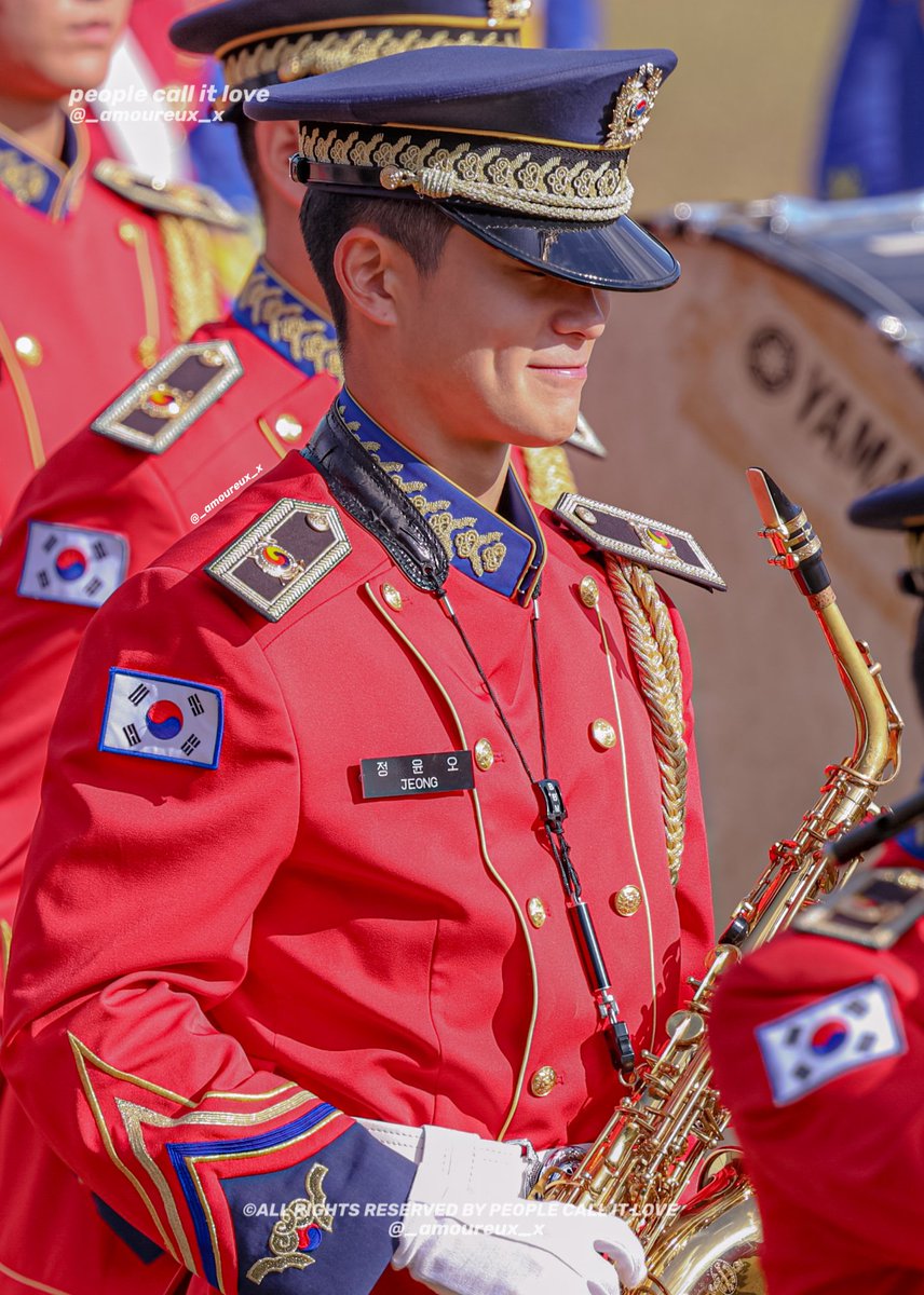 251024
(⁎ᵕᴗ ᵕ)
군인이 이렇게 귀여워도 되나요?

#NCT #NCT127 #재현 #정재현 #윤오 
#JAEHYUN #ジェヒョン