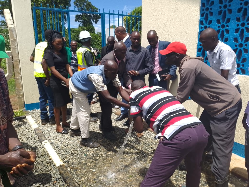 Hoima district gets two  solar-powered water supply systems worth over UGX 1.2 Billion.
The Kyarusuara solar powered water supply in Kyarusura village, Kibanjwa parish in Kitoba sub county and Kigorobya system in Kigorobya town council.
<a href="/SpiceFMHoima/">SpiceFM 89.9 Hoima</a> <a href="/TumuAlexander/">Alex Tumuhimbise</a> 
<a href="/MoLGUganda/">Ministry of Local Government</a>