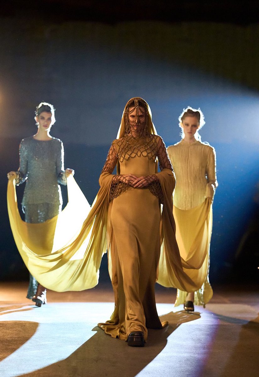 evialivea's tweet photo. an icon was spotted at the vogue world hollywood show https://t.co/soCFEncZVI