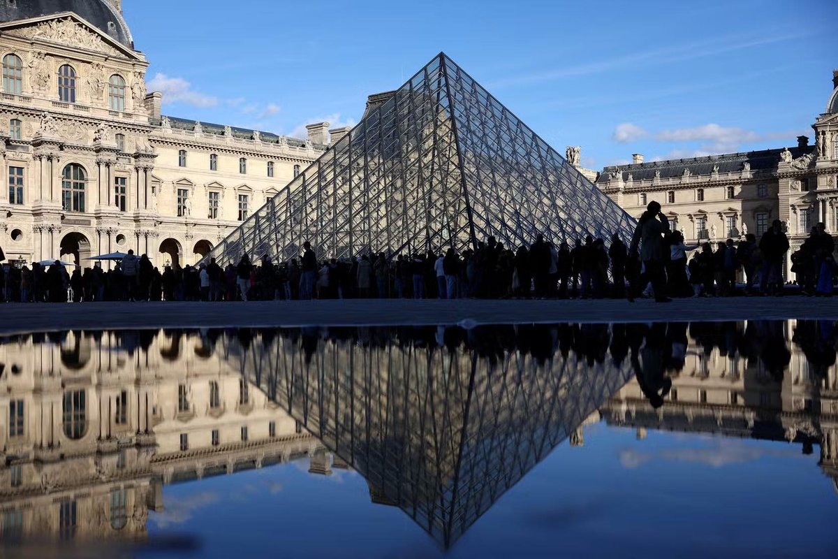 Gilles Klein (@gillesklein) on Twitter photo 🇫🇷 Les directeurs des plus grandes institutions du monde apportent leur soutien à la présidente-directrice du Louvre, Laurence des Cars (Le Monde) 🇫🇷 Les directeurs des plus grandes institutions du monde apportent leur soutien à la présidente-directrice du Louvre, Laurence des Cars (Le Monde)
