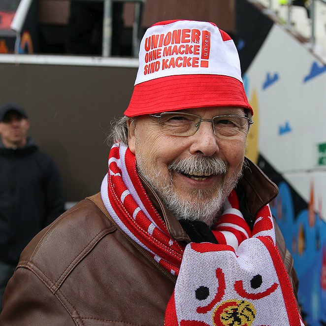 fcunion's tweet image. Der 1. FC Union Berlin trauert um Hans-Joachim „Jochen“ Lesching, Aufsichtsratsmitglied und Ehrenmitglied des Vereins. Er verstarb am Donnerstag, dem 23. Oktober 2025 im Alter von 83 Jahren im Kreise seiner Familie. 

„Mit Jochen Lesching verlässt uns ein Mensch, der unseren Klub…