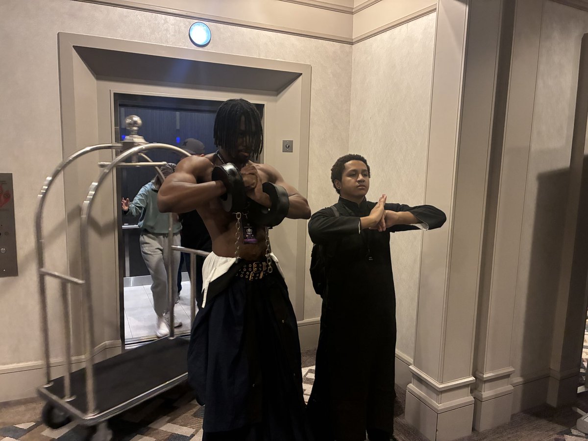 EnginoJuushichi's tweet image. [heavy discipline.]

My picture doesn’t do justice to @Defiant_def and @WeLoveObii but the aura in person was a sight to behold. 

Defi busting out the Enkidu in Winner’s Finals was a very significant call to his humble beginnings. Obi is Enkidu incarnate this weekend!