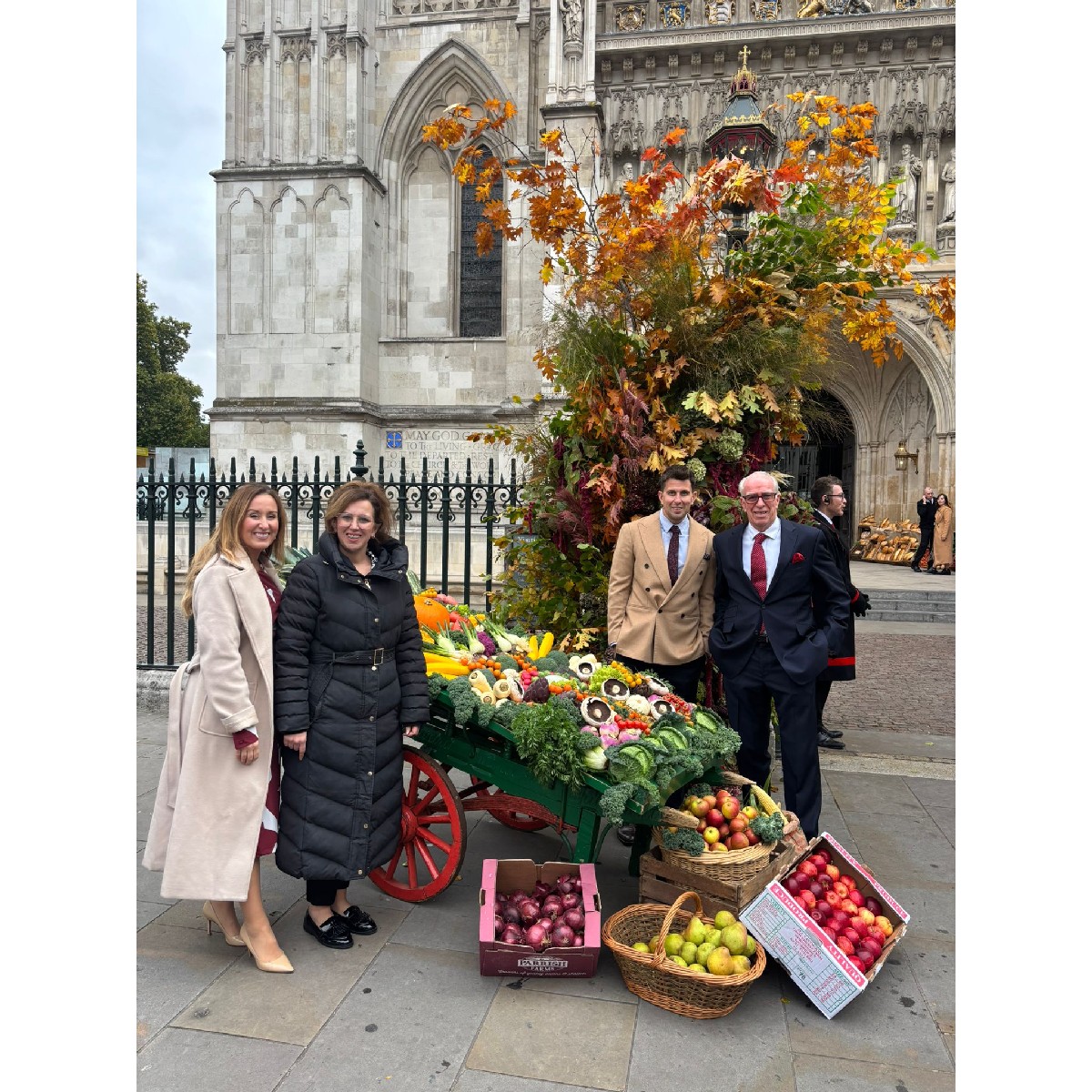 Proud to support City Harvest &amp; The Felix Project at the Harvest Festival service in Westminster Abbey. 🍎 Fresh produce displays by Peter Thomas from New Spitalfields Market tenants.
 tinyurl.com/4h9xw2kz
#NewSpitalfieldsMarket #CityHarvest #FelixProject #FoodIndustry
