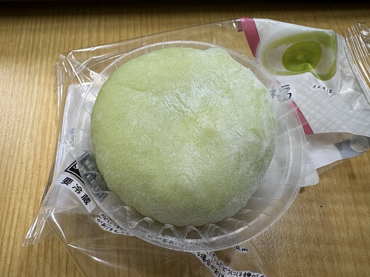 １０月２７日(月)の午後のティータイム🍵✨でご紹介したおやつ

#セブンイレブン 

#シャインマスカット大福

#みるくクリーム

大福🟰あんこを想像すると思いますが…違います‼️

大福生地の中に生クリーム・その中に…ひと粒のシャインマスカット✨

生クリーム好きさんにお勧め😊

#エフエムHOT839