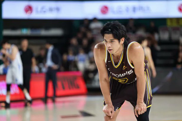 Carl Tamayo's last contract period this season.

If he only chooses money, he will return to Japan's B-League.

However, I would like to make this suggestion to him.

"Better be the head of snake than the tail of a dragon"

#CarlTamayo