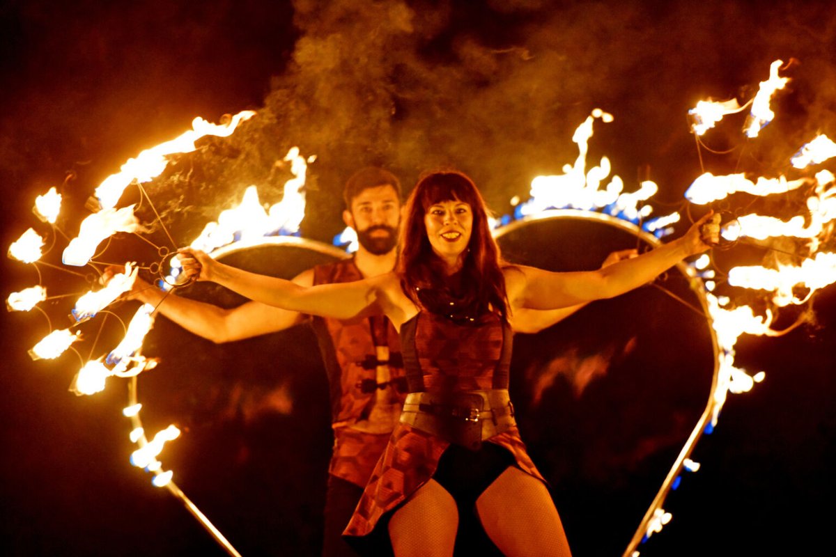 visit_leicester's tweet image. Saturday&apos;s Abbey Park firework display is going to be incredible. With a spooky Halloween theme, great live entertainment, live music and of course the bonfire and fireworks, make sure you get your tickets now!

ow.ly/OA4s50XifEA

 #AbbeyPark #FireworkDisplay #BonfireNight