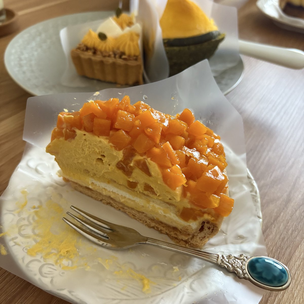 muunieru's tweet photo. キルフェボンのかぼちゃ🎃
・くりりんかぼちゃとチョコレートのタルト
・カボチャのブリュレ
・くりりんかぼちゃタルト
・かぼちゃパウンドのバトン

個人的にはカボチャのブリュレが野菜としてのかぼちゃ感が強くて好みだったんだけど、どれもくどすぎなく食べやすくて買った甲斐がありましたョ https://t.co/Wjp4XobwpJ
